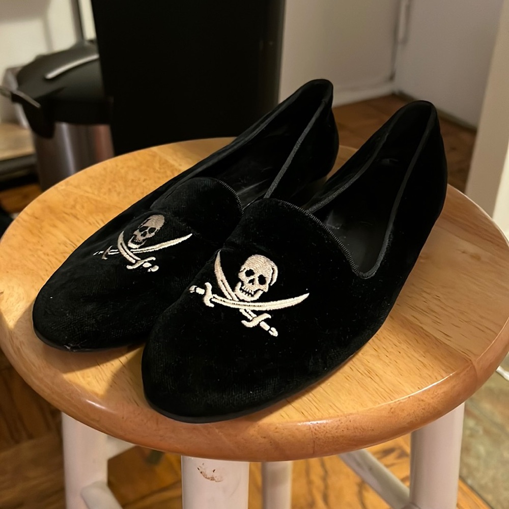 Skull pirate velvet loafers size 8